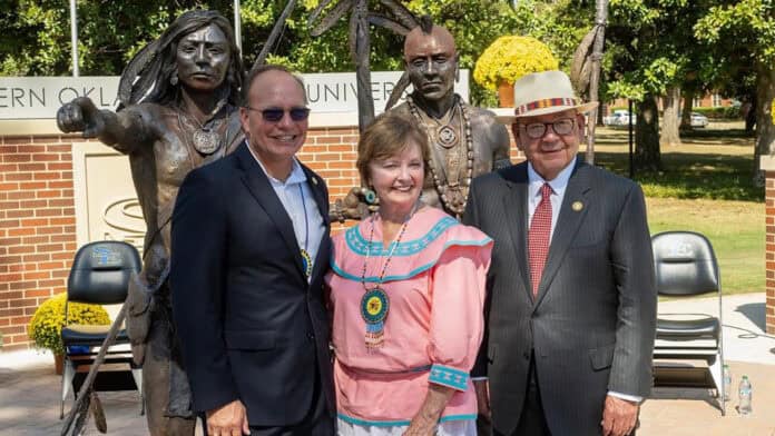 Jane Umstead, Chief Batton and Chickasaw Governor Anoatubby pose for a picture.